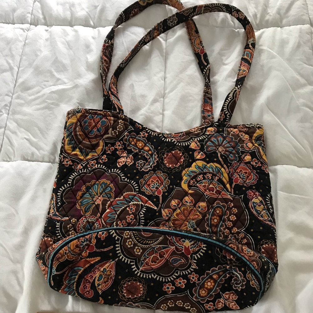 Cute Vera Bradley “Maggie” handbag in fall colors.